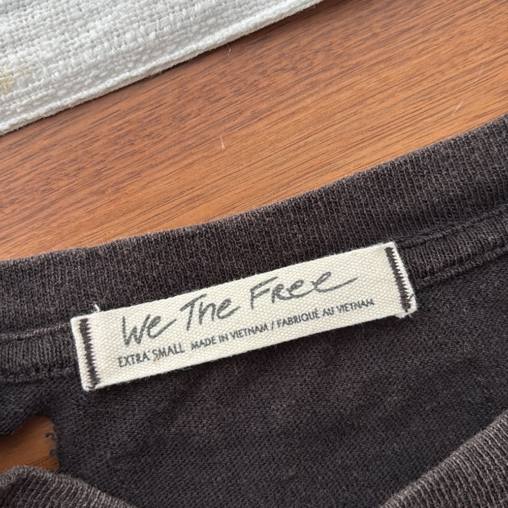 WE THE FREE HOLEY DISTRESSED CROPPED TEE - Picture 6 of 7